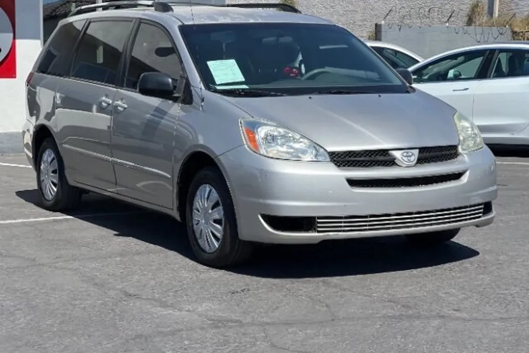 2005 Toyota Sienna LE photo 1