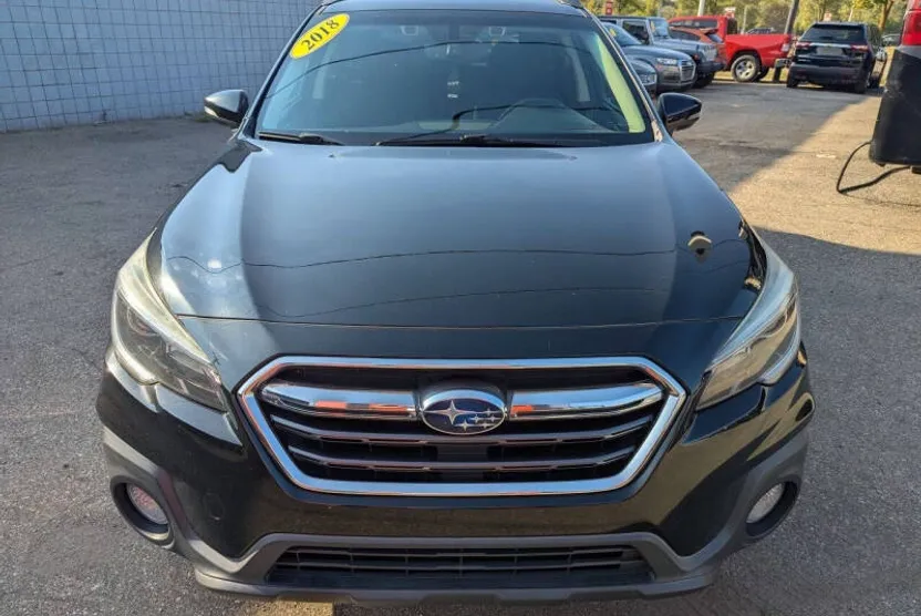 2018 Subaru Outback 2.5i Premium photo 1