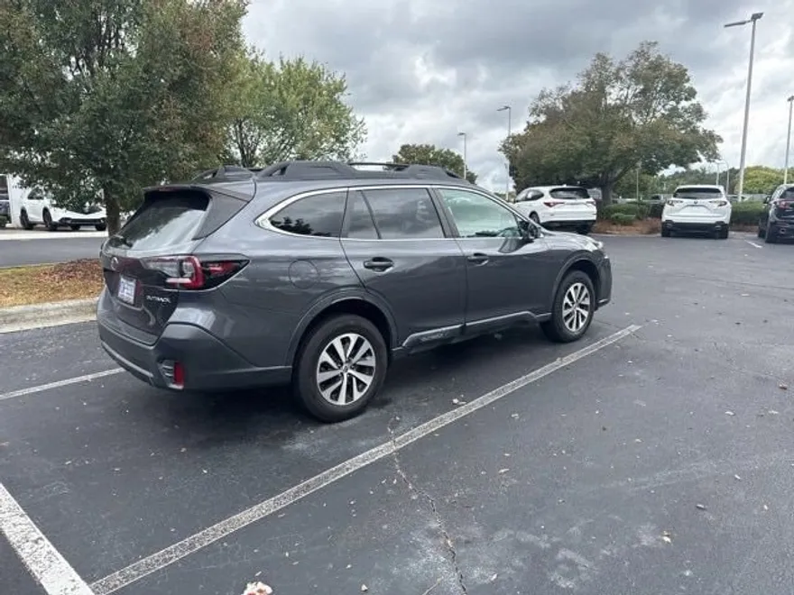 2020 Subaru Outback Premium photo 1