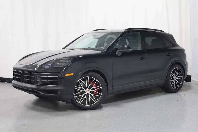 2025 Porsche Cayenne S photo 1