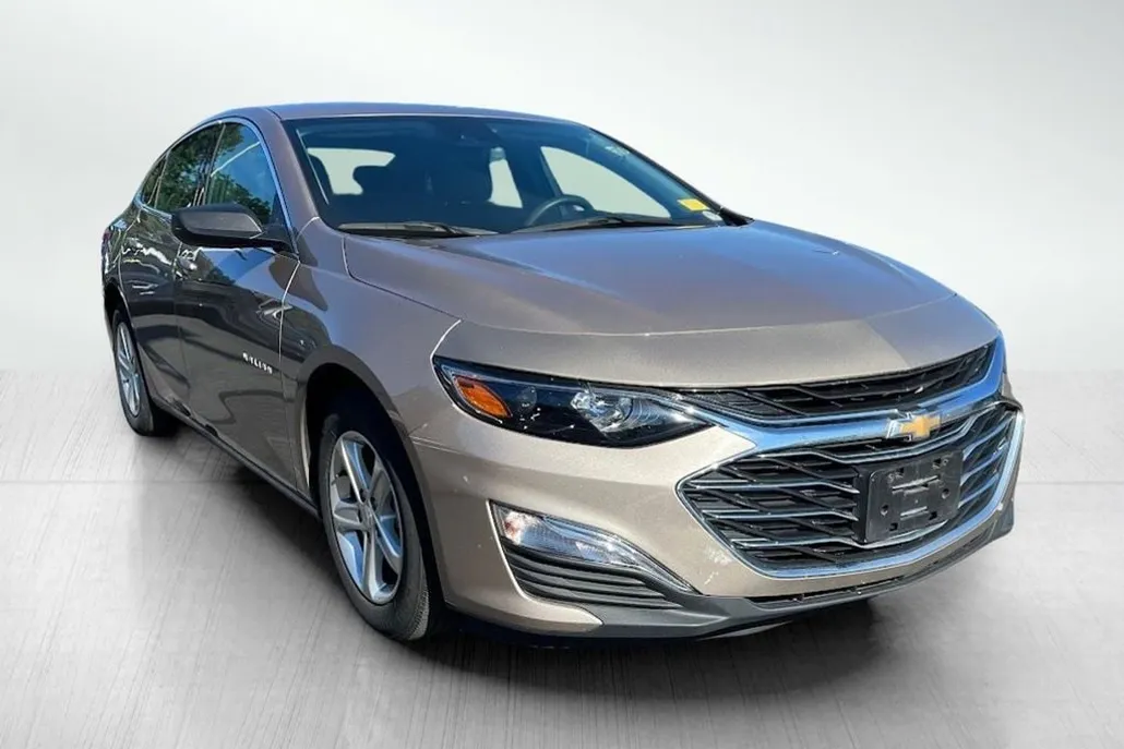 2023 Chevrolet Malibu LS photo 1