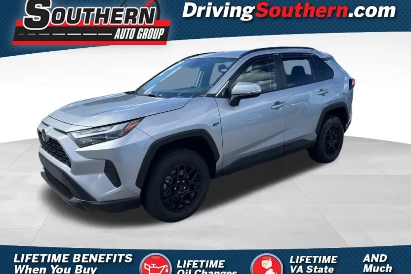 2023 Toyota RAV4 XLE photo 1