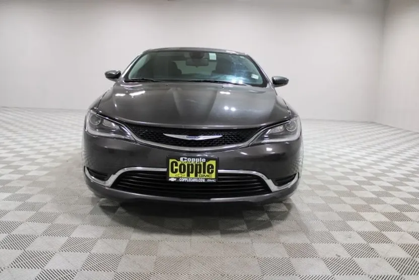 2015 Chrysler 200 Limited photo 1