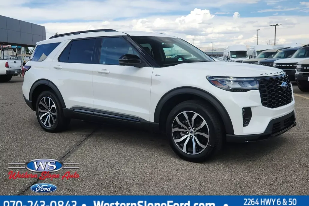 2025 Ford Explorer ST-Line photo 1