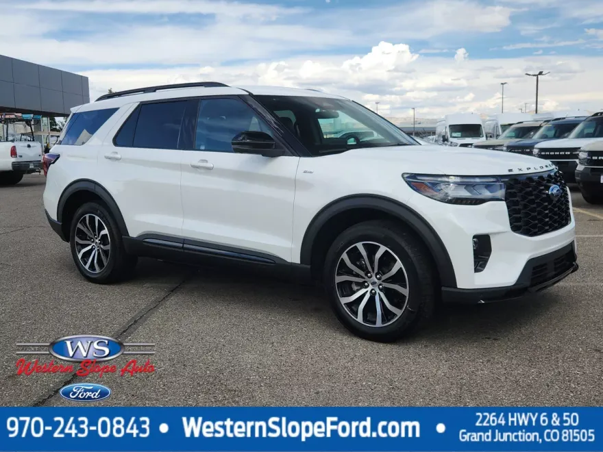 2025 Ford Explorer ST-Line photo 1