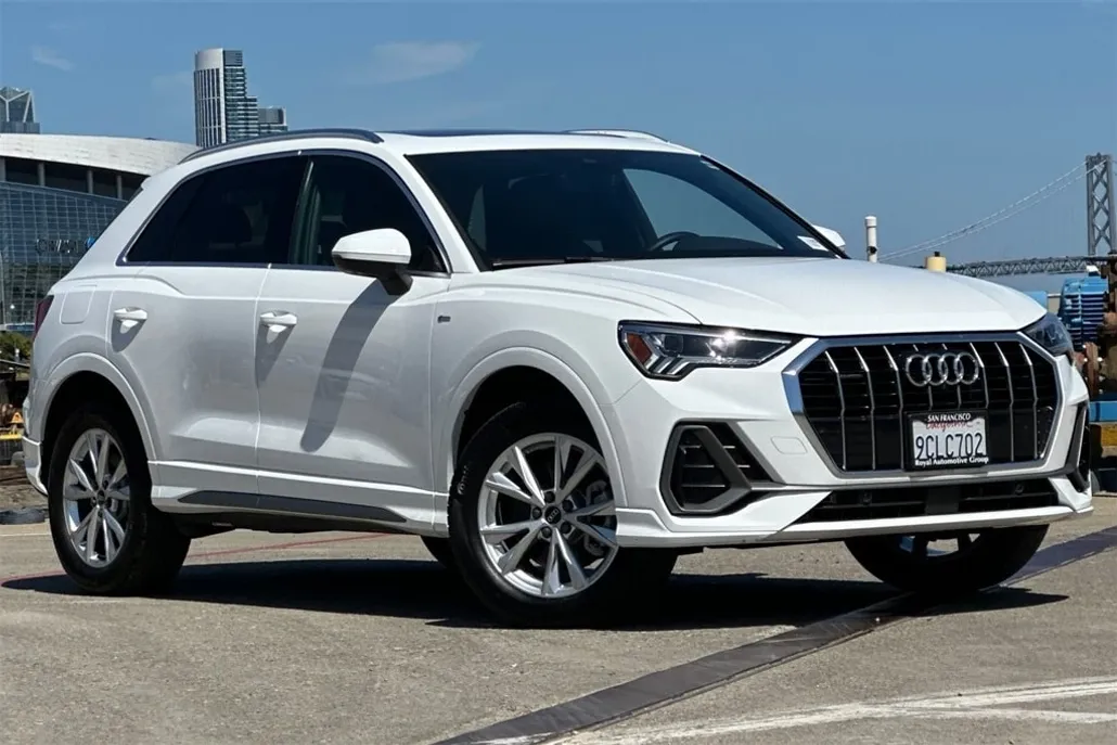2022 Audi Q3 S line Premium Plus photo 1