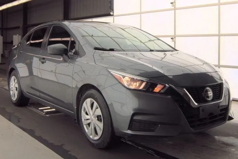 2022 Nissan Versa S photo 1