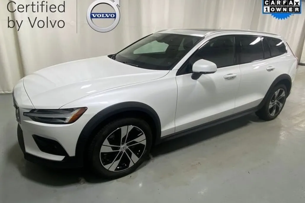 2024 Volvo V60 Cross Country B5 Plus photo 1