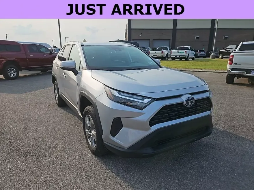2024 Toyota RAV4 Hybrid XLE photo 1
