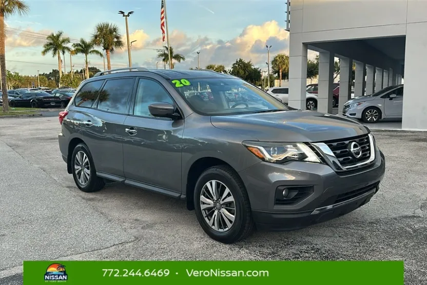2020 Nissan Pathfinder SV photo 1