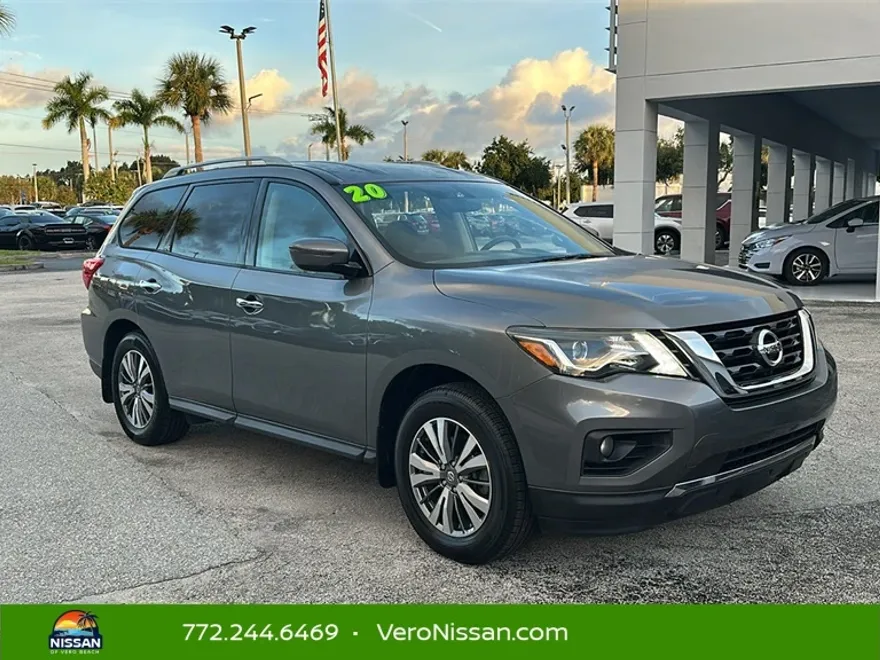 2020 Nissan Pathfinder SV photo 1