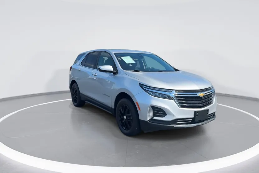2022 Chevrolet Equinox LT photo 1