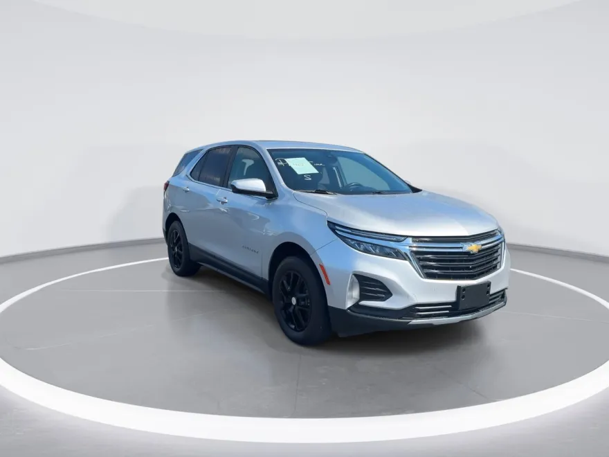 2022 Chevrolet Equinox LT photo 1