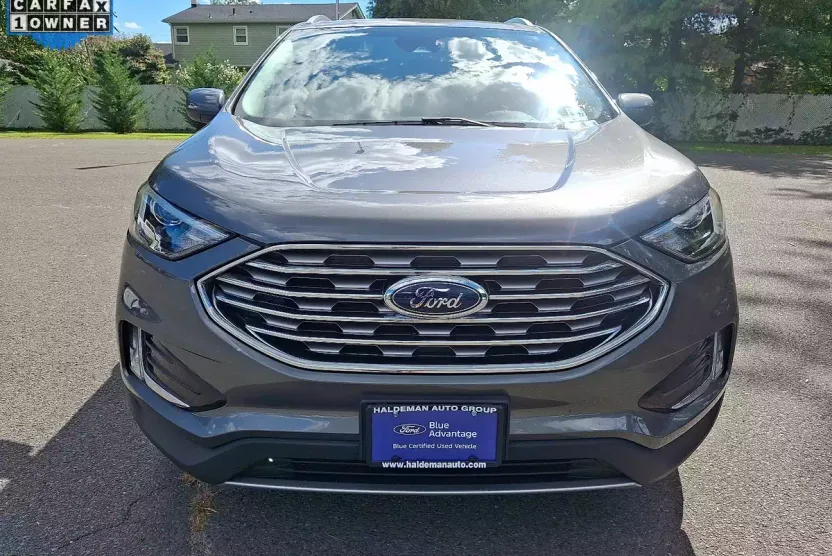 2022 Ford Edge SEL photo 1