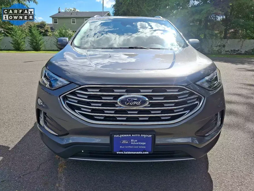 2022 Ford Edge SEL photo 1