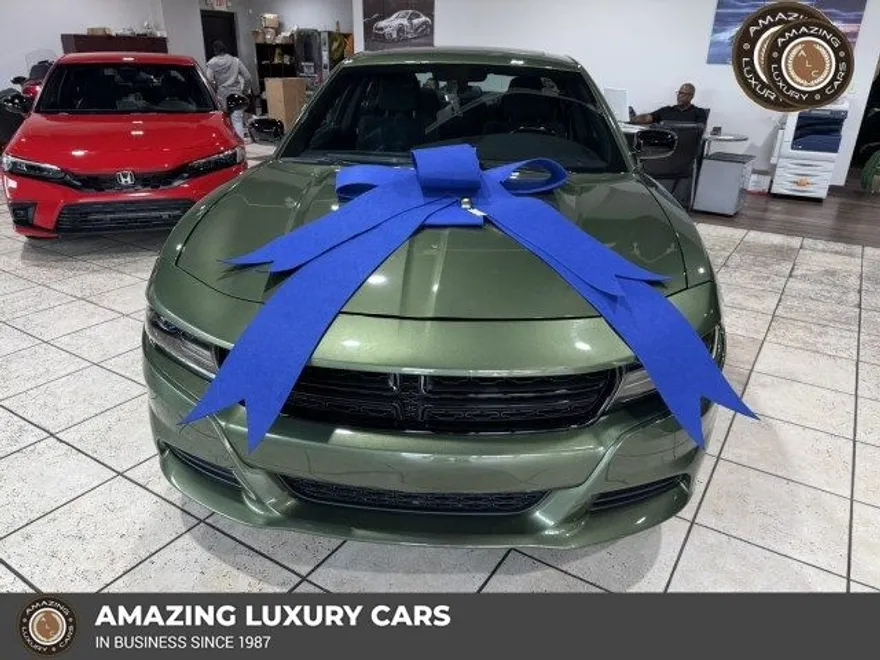2020 Dodge Charger SXT photo 1