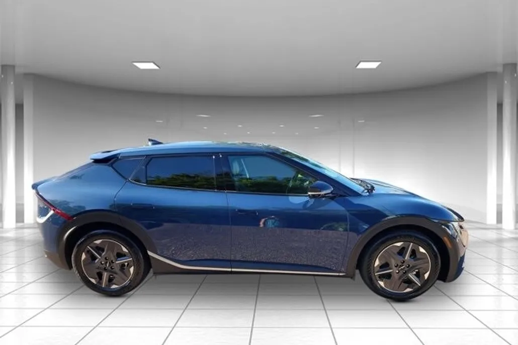 2025 Kia EV6 Light photo 1