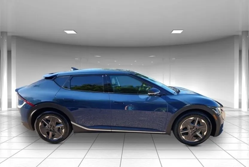 2025 Kia EV6 Light photo 1