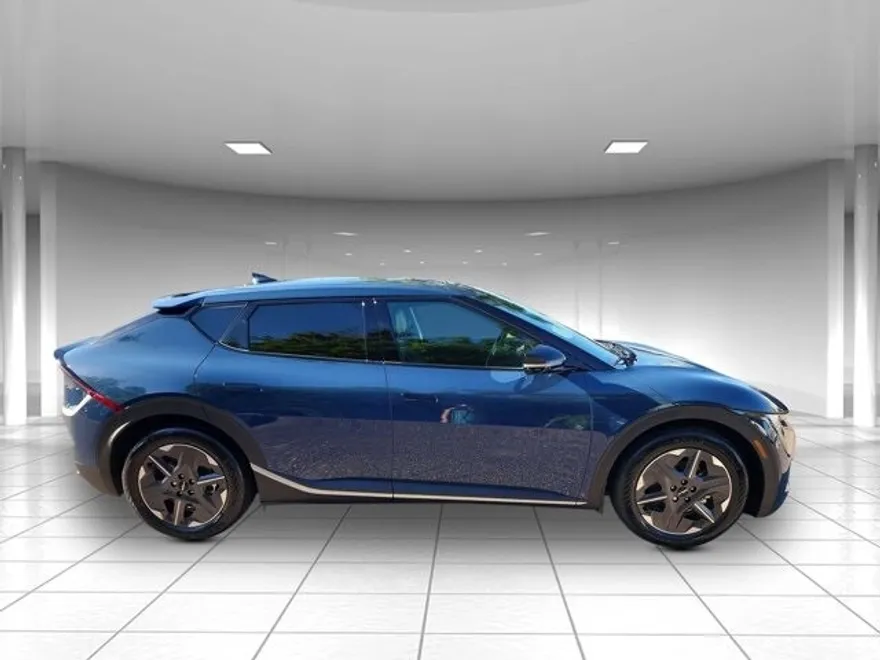 2025 Kia EV6 Light photo 1
