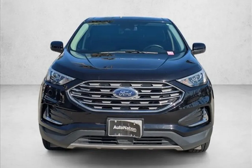2022 Ford Edge SEL photo 1
