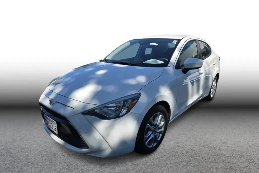 2017 Toyota Yaris iA photo 1