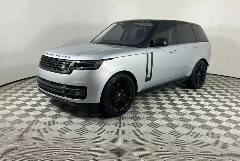 2023 Land Rover Range Rover SE photo 1