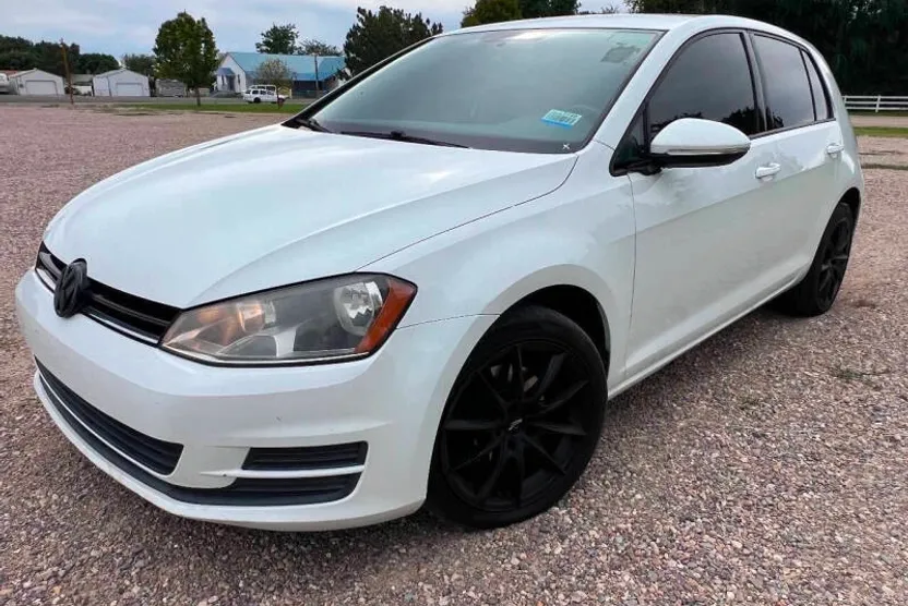 2015 Volkswagen Golf TSI S photo 1