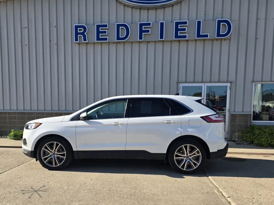 2021 Ford Edge Titanium photo 1