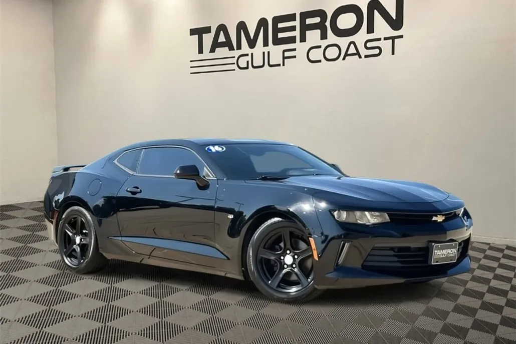 2016 Chevrolet Camaro 1LT photo 1
