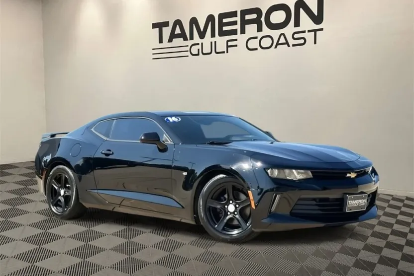 2016 Chevrolet Camaro 1LT photo 1