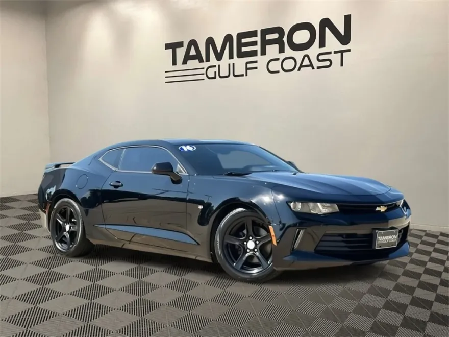 2016 Chevrolet Camaro 1LT photo 1