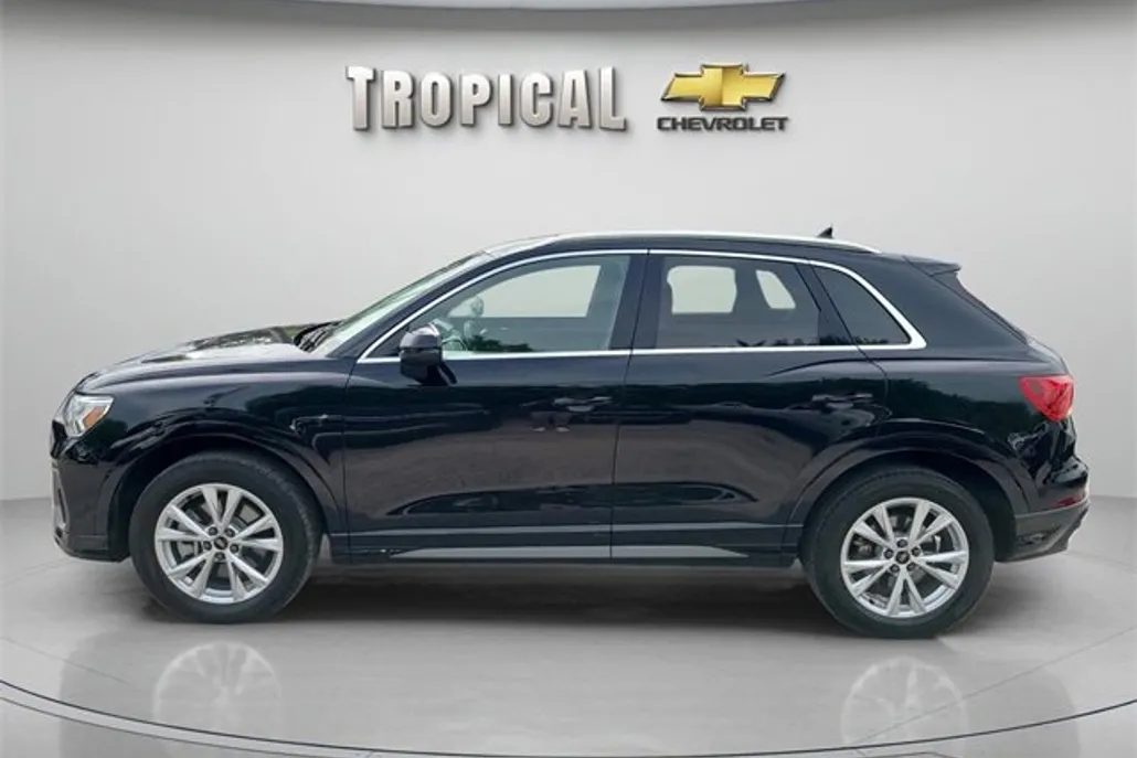 2023 Audi Q3 S line Premium photo 1