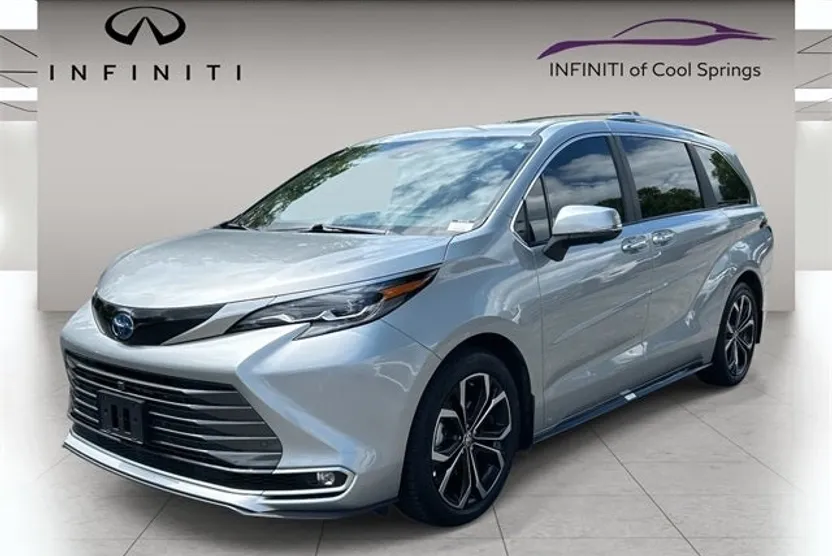2025 Toyota Sienna Platinum photo 1