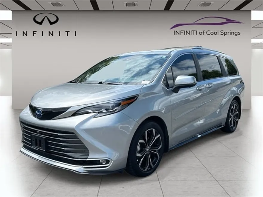 2025 Toyota Sienna Platinum photo 1
