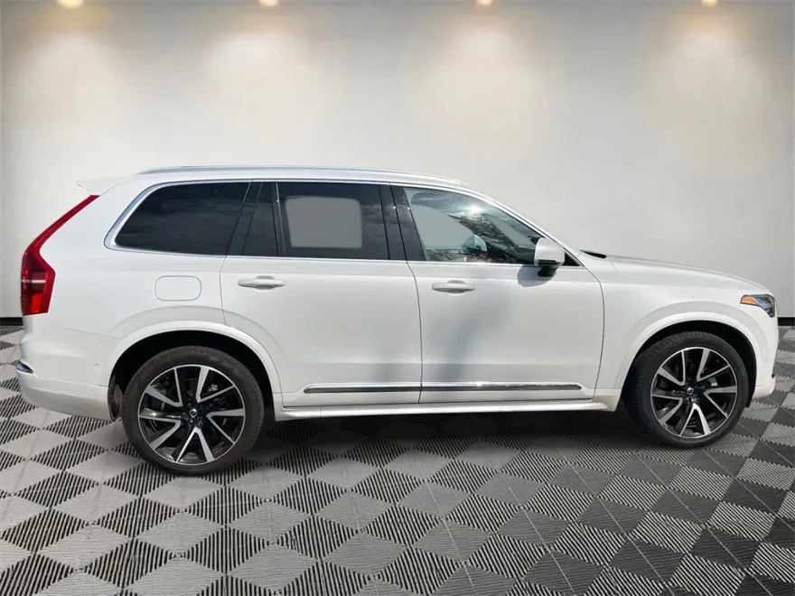 2024 Volvo XC90 Plus photo 1