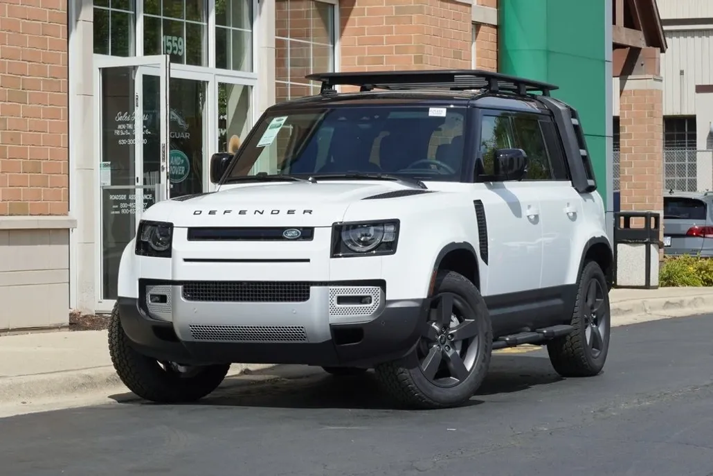 2025 Land Rover Defender 110 S photo 1