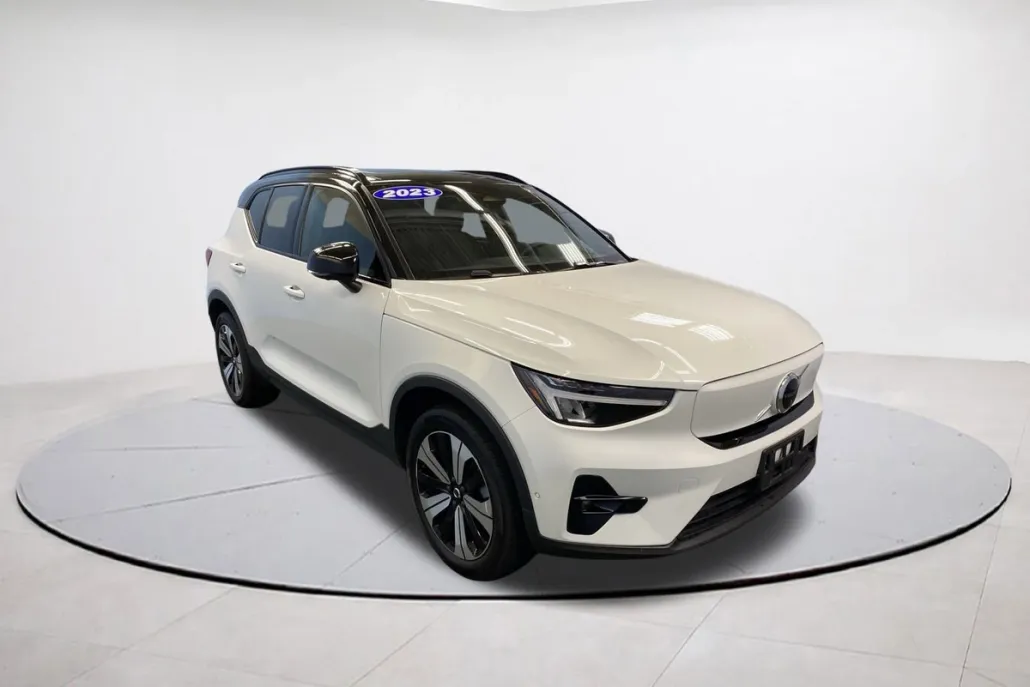 2023 Volvo XC40 Recharge Plus photo 1