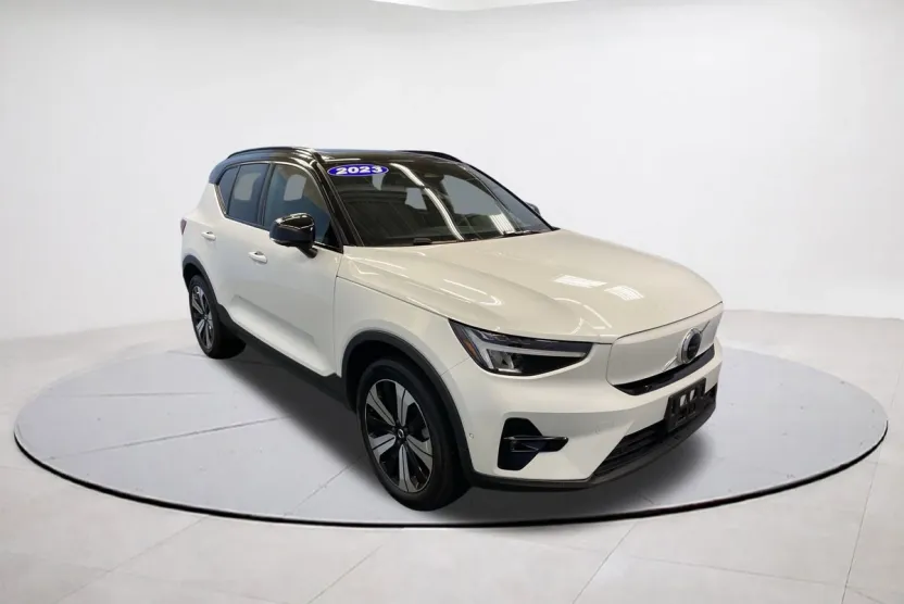 2023 Volvo XC40 Recharge Plus photo 1