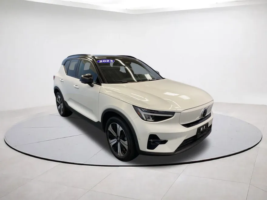 2023 Volvo XC40 Recharge Plus photo 1
