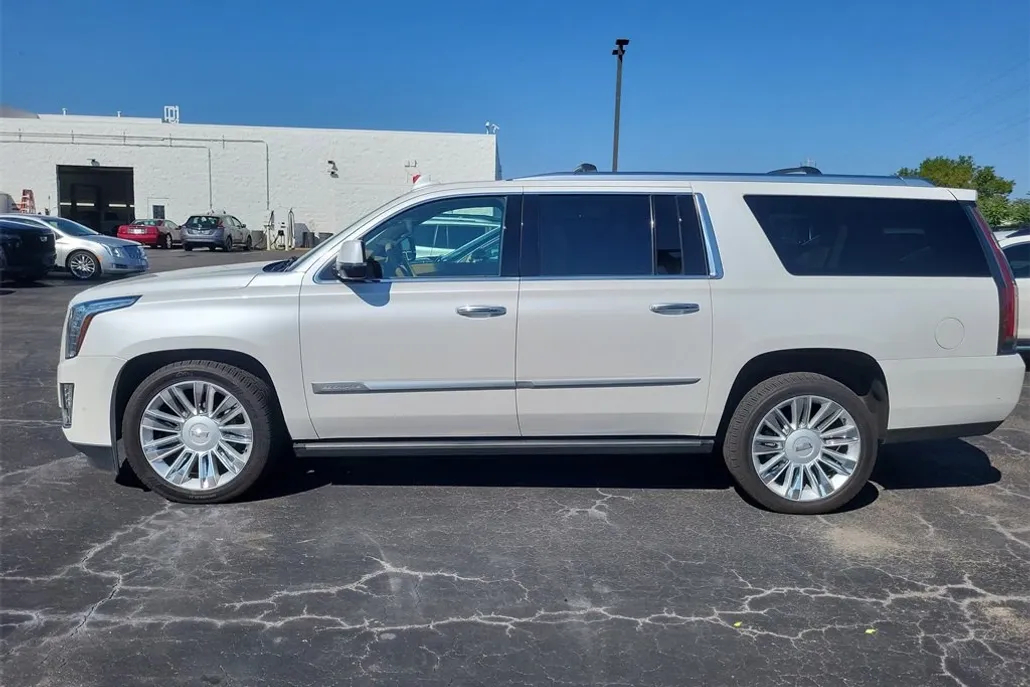 2018 Cadillac Escalade ESV Platinum photo 1