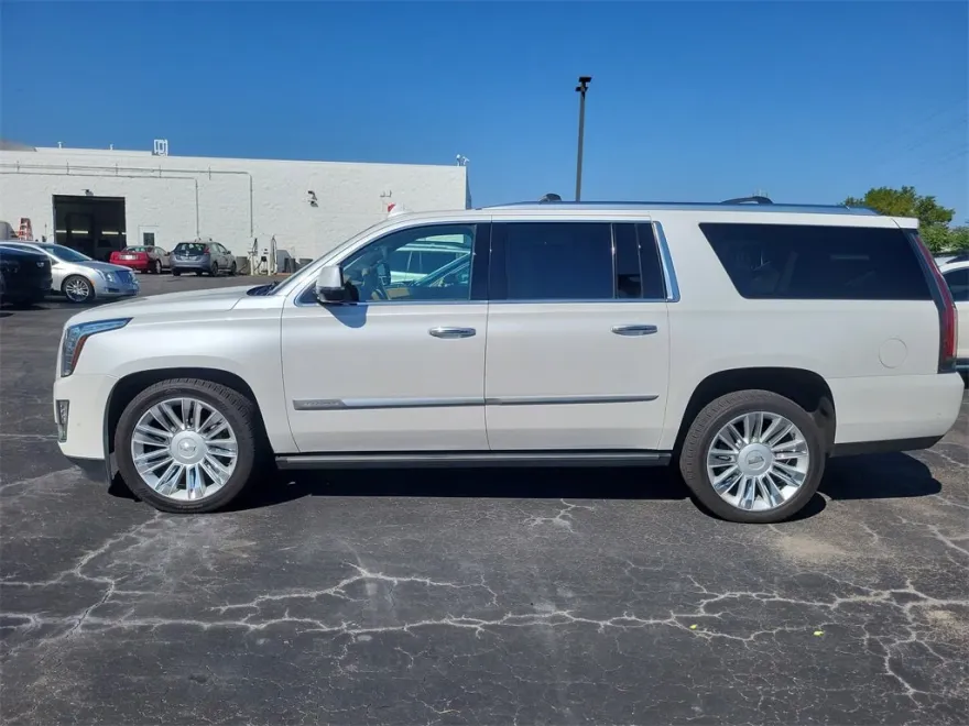 2018 Cadillac Escalade ESV Platinum photo 1