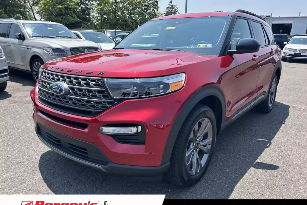 2023 Ford Explorer XLT Sport photo 1