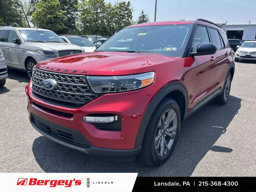 2023 Ford Explorer XLT Sport photo 1