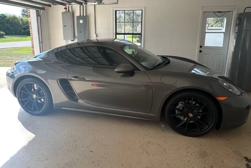 2019 Porsche Cayman T photo 1