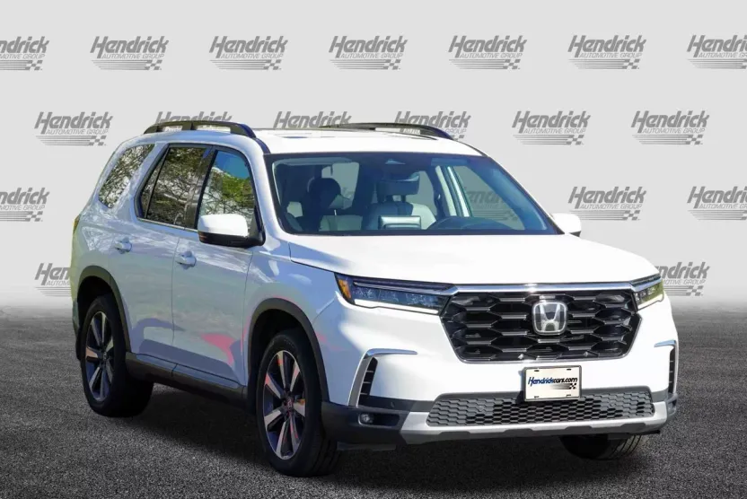 2023 Honda Pilot Touring photo 1