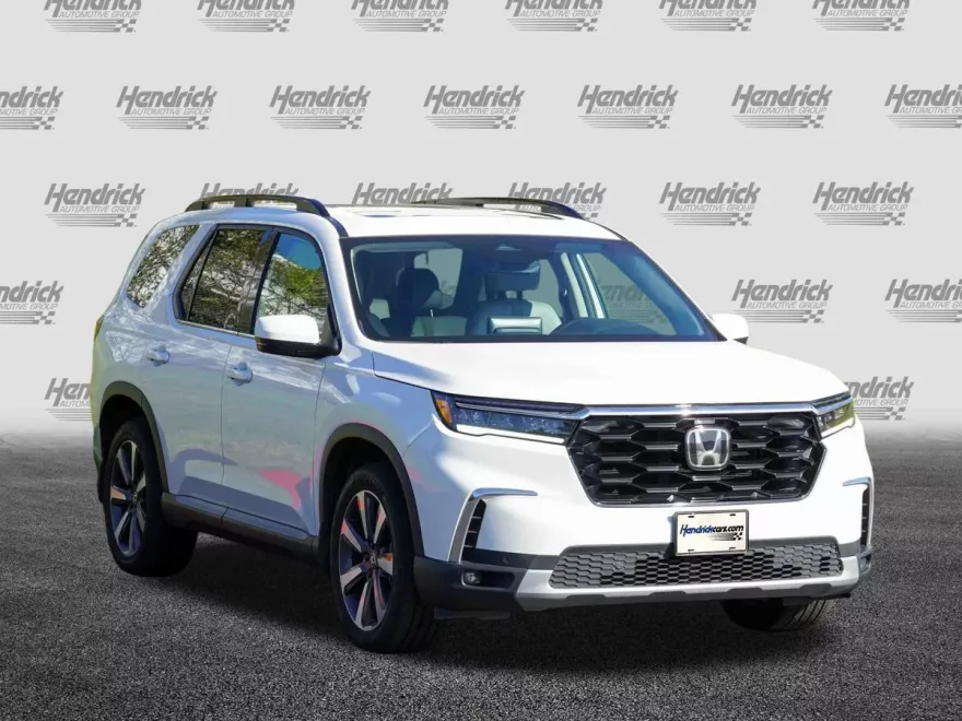 2023 Honda Pilot Touring photo 1