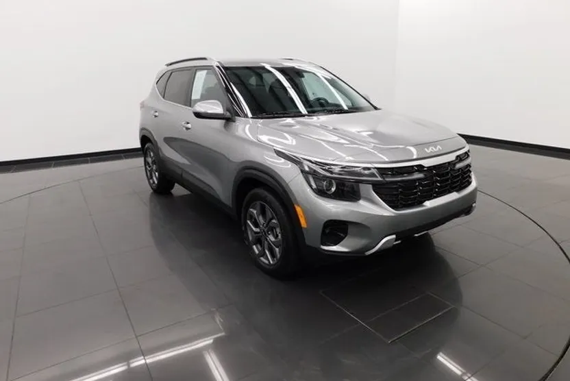 2024 Kia Seltos S photo 1