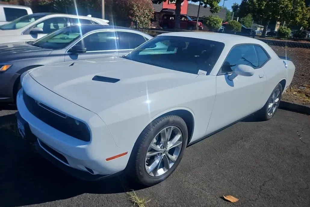 2023 Dodge Challenger SXT photo 1