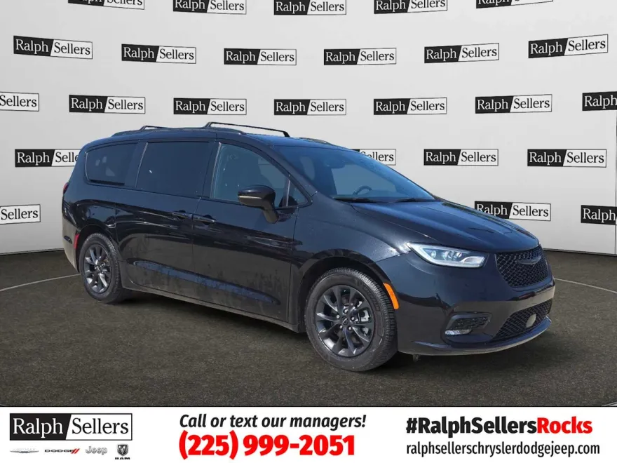2021 Chrysler Pacifica Touring L photo 1