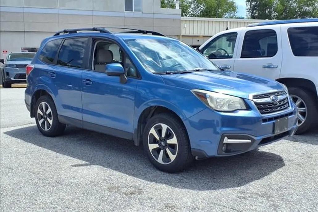 2017 Subaru Forester 2.5i Premium photo 1